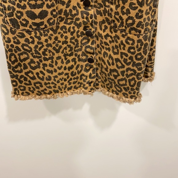 Julianas sz S leopard print snap front jumper - Picture 6 of 6